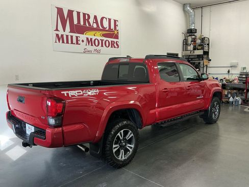 Used 2019 Toyota Tacoma SR5 AWD/4WD image 7