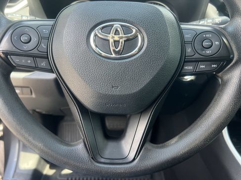 Used 2020 Toyota RAV4 XLE FWD image 9