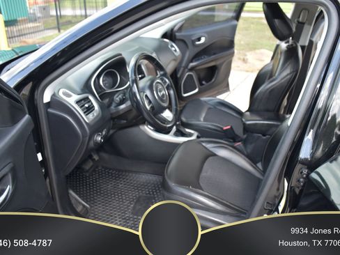 Used 2018 Jeep Compass Latitude w/ Popular Equipment Group FWD image 10