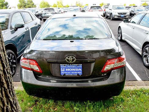 Used 2011 Toyota Camry LE FWD image 17