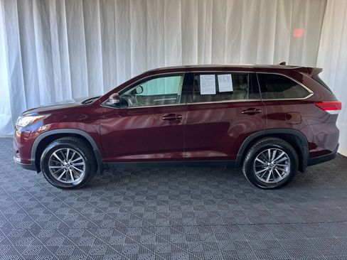 Used 2019 Toyota Highlander XLE AWD/4WD image 29
