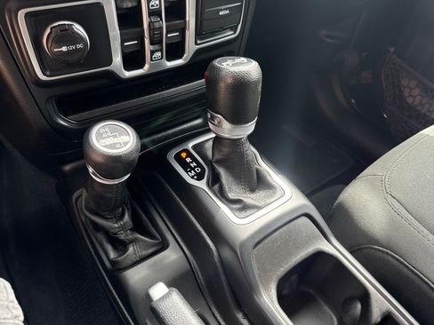 Used 2018 Jeep Wrangler Unlimited Sport S AWD/4WD image 19