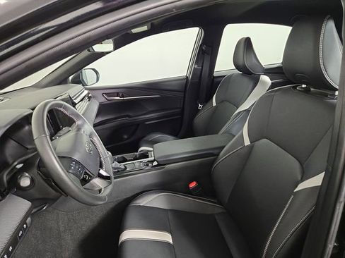 Used 2025 Toyota Camry SE FWD image 12