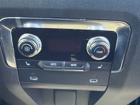 Certified 2022 GMC Yukon AT4 w/ Technology Package AWD/4WD image 29