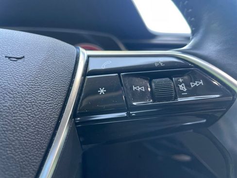 Used 2019 Audi e-tron Prestige w/ Prestige Package AWD/4WD image 13