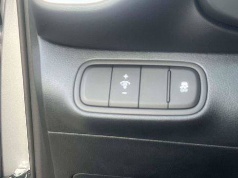 Used 2026 Hyundai Venue SE FWD image 28