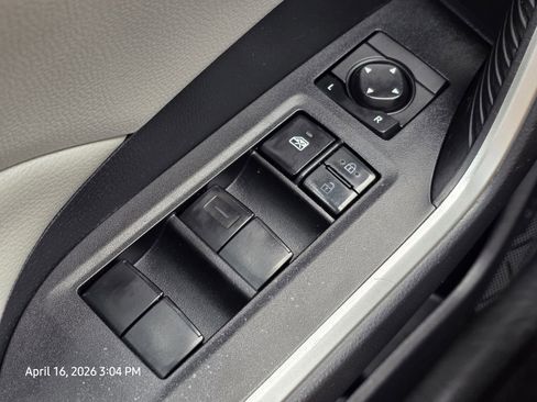 Used 2019 Toyota RAV4 XLE FWD image 30