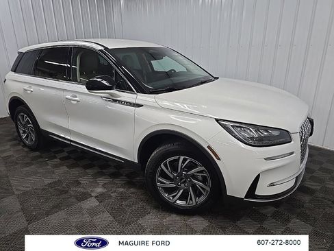 Used 2023 Lincoln Corsair AWD image 9