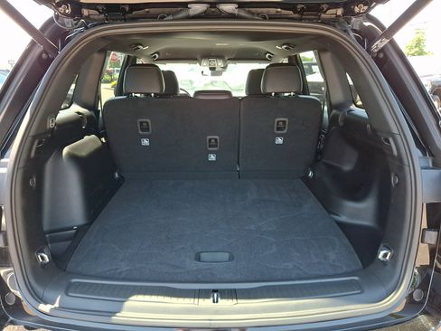 Certified 2025 Jeep Grand Cherokee Altitude AWD/4WD image 18