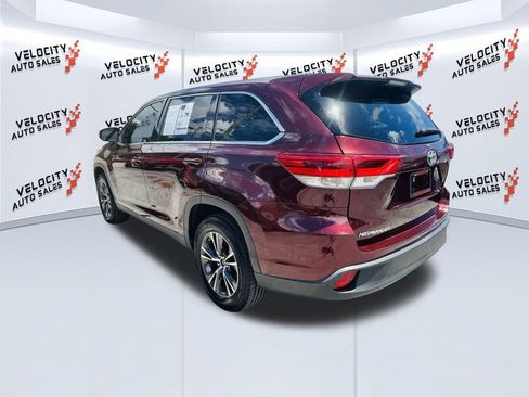 Used 2019 Toyota Highlander LE FWD image 5
