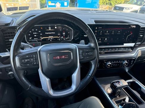 Used 2022 GMC Sierra 1500 SLT w/ SLT Convenience Package AWD/4WD image 9