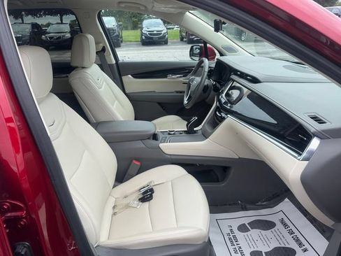 Certified 2024 Cadillac XT6 Premium Luxury w/ Technology Package AWD/4WD image 17