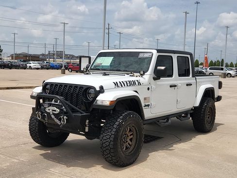 Used 2022 Jeep Gladiator Sport AWD/4WD image 9