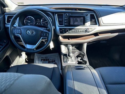 Used 2016 Toyota Highlander LE image 13