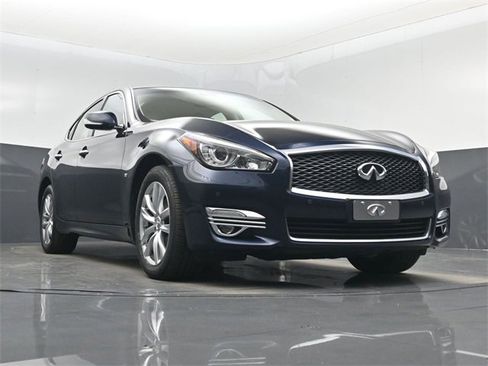 Used 2017 INFINITI Q70 3.7 image 53