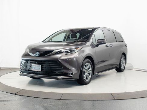 Certified 2023 Toyota Sienna Platinum AWD/4WD image 3