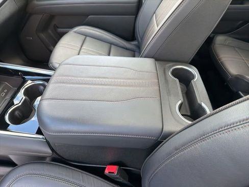 Used 2025 Chevrolet Suburban High Country AWD/4WD image 35
