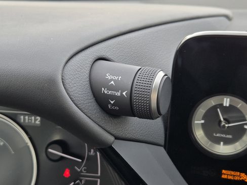 Used 2025 Lexus ES 300h w/ Premium Package image 31