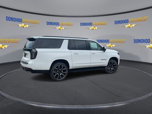 New 2026 Chevrolet Suburban RST w/ RST Capability Package AWD/4WD image 11