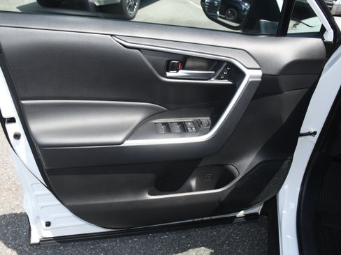 Used 2025 Toyota RAV4 XLE Premium FWD image 10