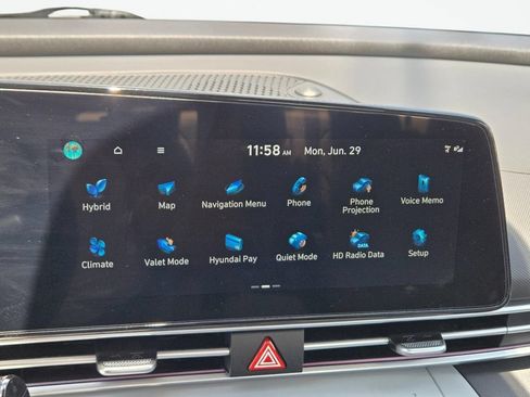 Certified 2025 Hyundai Elantra Limited FWD image 24