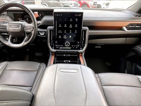 Used 2025 GMC Yukon XL Denali w/ Denali Reserve Package image 7