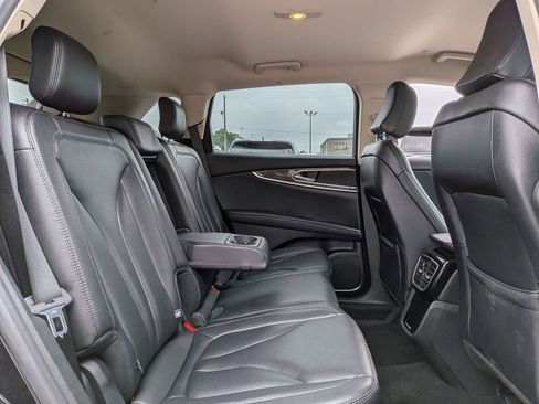 Used 2022 Lincoln Nautilus FWD w/ Premium Package image 26