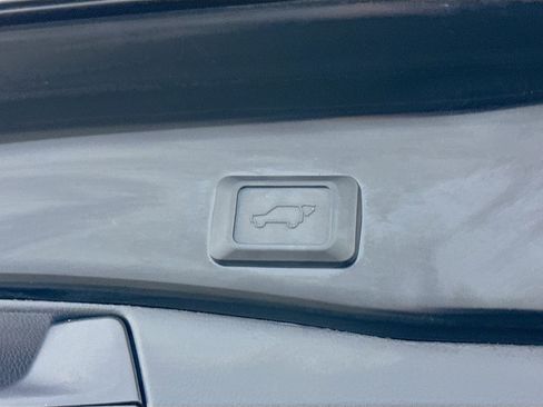 Used 2025 Toyota RAV4 XLE image 32