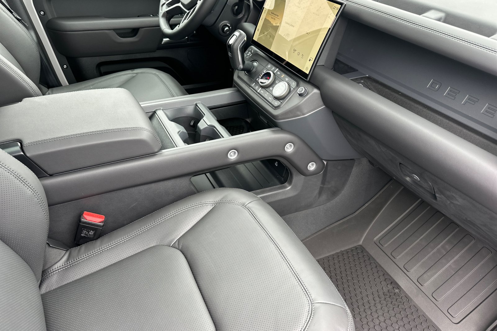 New 2026 Land Rover Defender 110 X-Dynamic SE AWD/4WD image 16