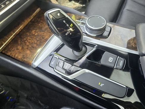 Used 2020 BMW 530i w/ Convenience Package RWD image 19