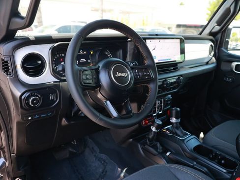 Used 2024 Jeep Wrangler Unlimited AWD/4WD image 16