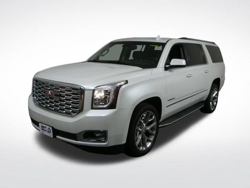 Used 2018 GMC Yukon XL Denali w/ Open Road Package AWD/4WD image 9