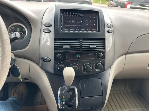 Used 2008 Toyota Sienna CE image 16