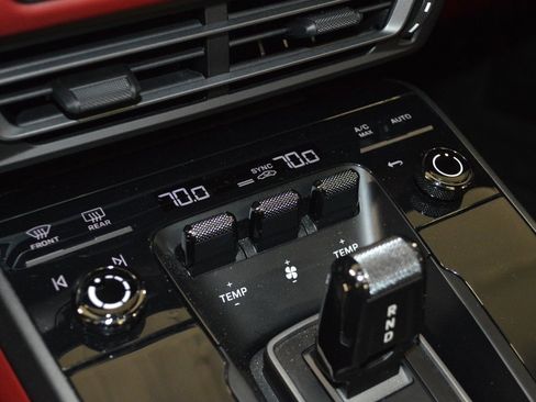 Certified 2021 Porsche 911 Carrera image 32