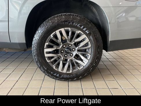 Used 2025 Chevrolet Suburban Z71 AWD/4WD image 22