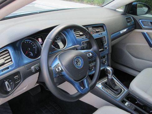 Used 2015 Volkswagen e-Golf SEL Premium FWD image 11