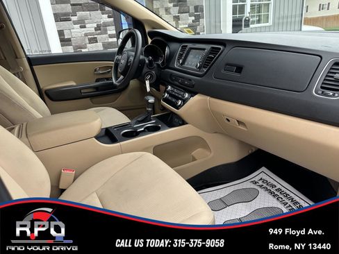 Used 2020 Kia Sedona LX FWD image 32