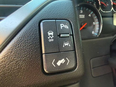 Used 2018 Chevrolet Suburban LT AWD/4WD image 28
