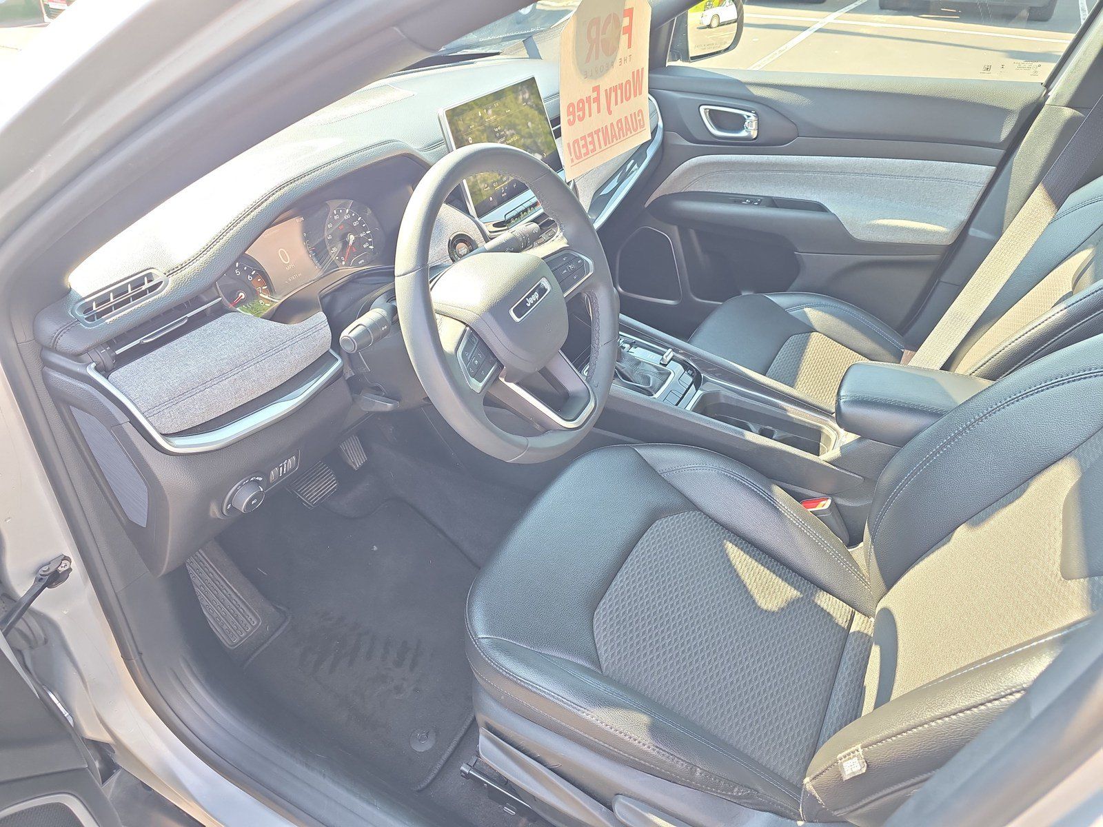 Used 2024 Jeep Compass Latitude AWD/4WD image 12