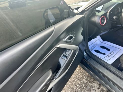 Used 2017 Chevrolet Camaro SS RWD image 5