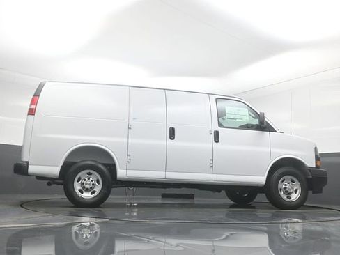New 2026 Chevrolet Express 2500 image 32