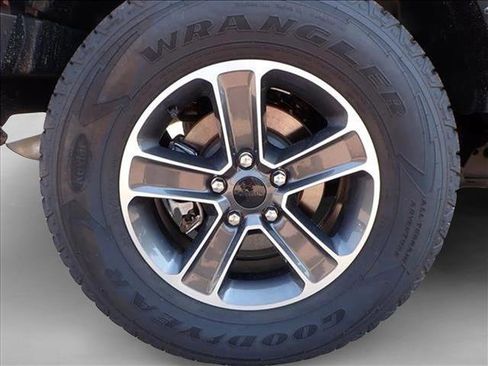 Used 2023 Jeep Wrangler Sahara image 7