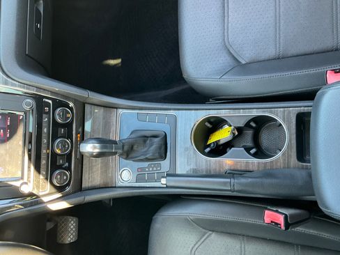 Used 2018 Volkswagen Passat 2.0T SE image 15