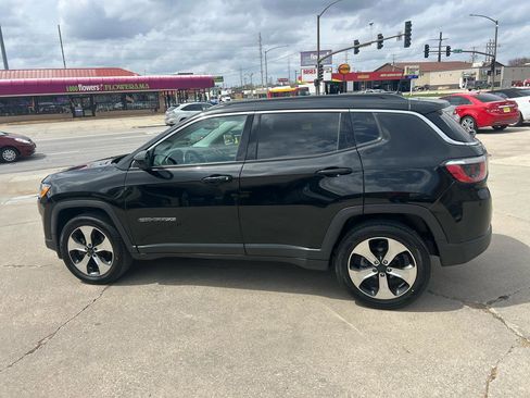Used 2017 Jeep Compass Latitude w/ Popular Equipment Group AWD/4WD image 6