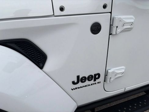 Used 2026 Jeep Wrangler Unlimited Sahara AWD/4WD image 34