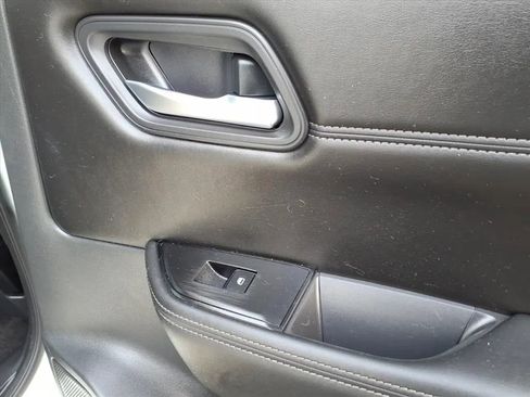 Used 2022 Nissan Rogue SV w/ SV Premium Package image 15