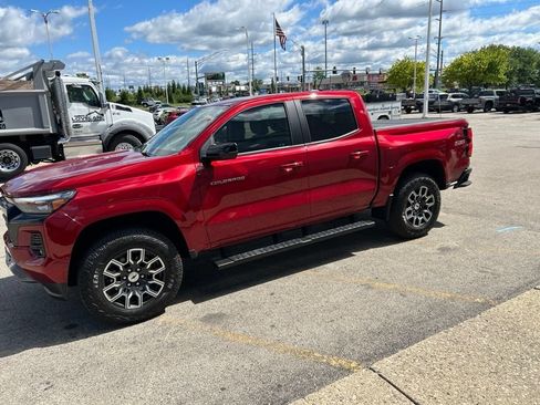 Used 2023 Chevrolet Colorado Z71 w/ Z71 Convenience Package 2 AWD/4WD image 9
