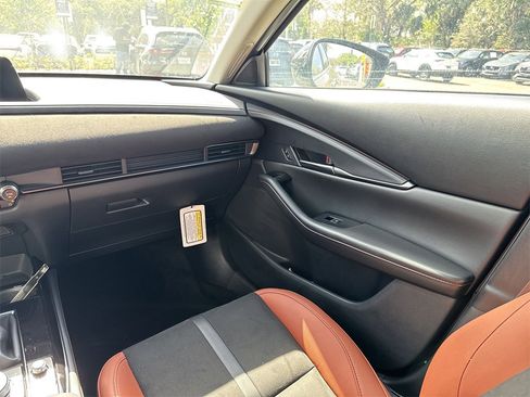 New 2024 MAZDA CX-30 Carbon image 16