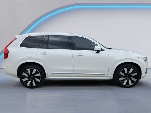 Certified 2025 Volvo XC90 T8 Plus AWD/4WD image 3