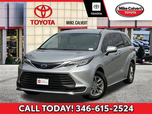 Certified 2021 Toyota Sienna LE image 1